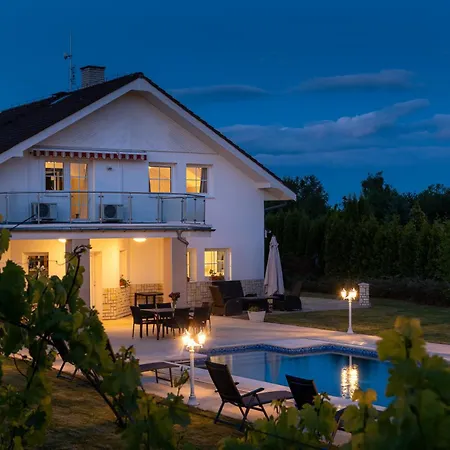 Pool Retreat Near Prague By Aura Luxury Collection Villa *