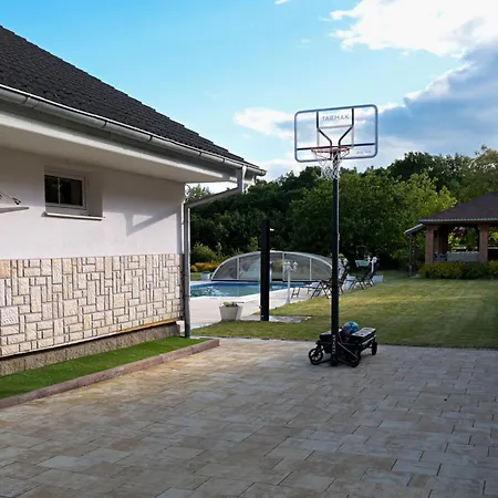 Pool Retreat Near Prague By Aura Luxury Collection Villa *